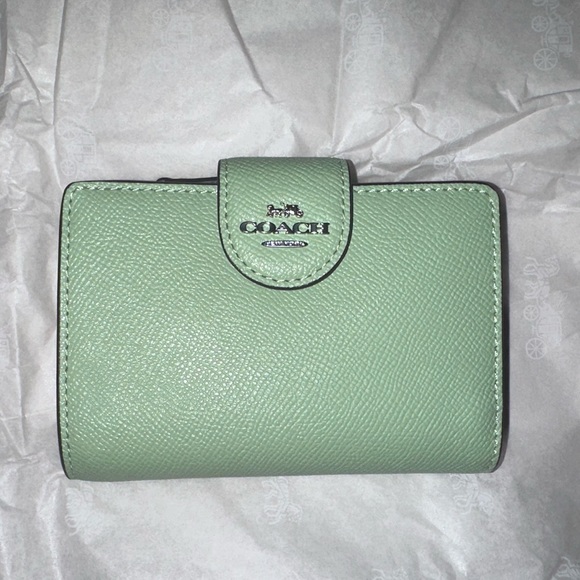 SOLD on Ⓜ️ Coach Green Wallet - Picture 4 of 8